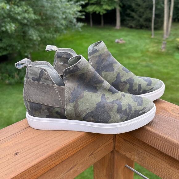 Steve Madden size 9 Shane Suede Leather Camo Wedge Sneakers Booties - Picture 2 of 11